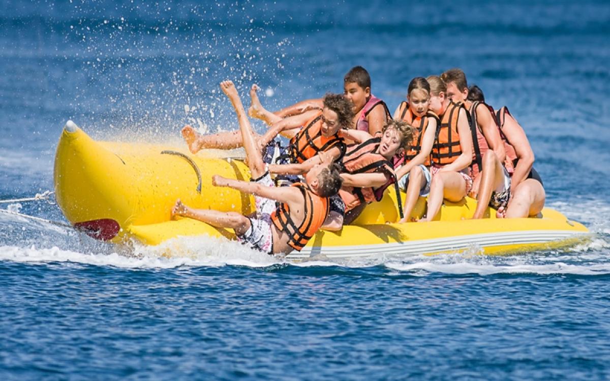 🌊 Pacchetto Sport Acquatici: Parasailing, Banana Boat e Tube Ride