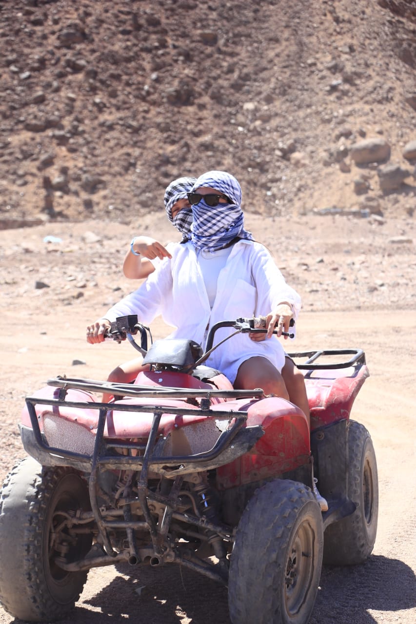 6🌴 Avventura Privata a Dahab – Canyon Colorato e Blue Hole