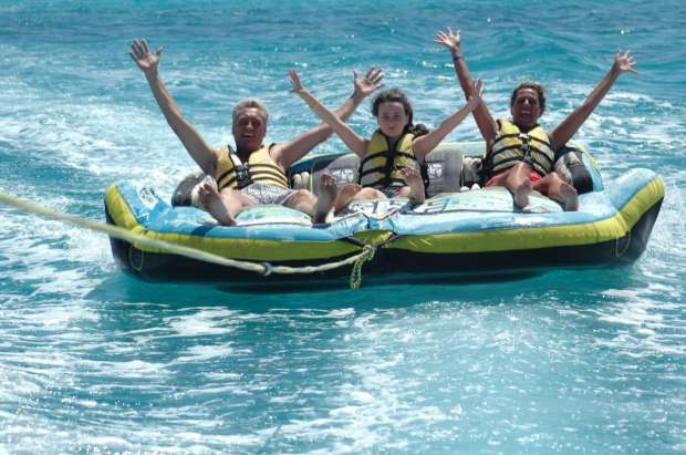 7🌊 Pacchetto Sport Acquatici: Parasailing, Banana Boat e Tube Ride